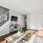 Brentwood P4 I Cozy & Comfy I 2Bd 15 Bth