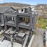 Stylish Multi-Level Retreat Rooftop & Pool Table