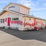 Chic And Cozy - Walk To Bars, Coffee, And Restaurants