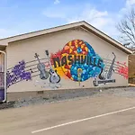 Chic And Cozy - Walk To Bars, Coffee, And Restaurants