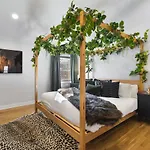 The Jungle - Near Restaurants, Coffee And Bars Holiday home *