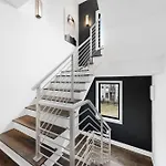 The Hawkins House - Walk To Gulch, Rooftop Views!