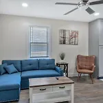 Cute, Charming, West Nash,1 Bed 1bath , Private Fenced Yard Holiday home