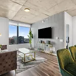 Golden Luxe Suite Downtown Nashville