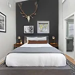 Holiday home The Traveller New Redesign With Peloton & Sauna! *