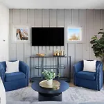 The Traveller New Redesign With Peloton & Sauna! * Nashville