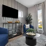 Holiday home The Traveller New Redesign With Peloton & Sauna!