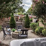 Luxe Large With Movie Room, Hot Tub, Garage Nashville