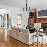 Holiday home Luxe Large With Movie Room, Hot Tub, Garage