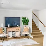 Luxe Large With Movie Room, Hot Tub, Garage Holiday home Nashville