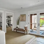Holiday home Luxe Large With Movie Room, Hot Tub, Garage