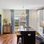 Vibrant In The Nations With Garage Walk To Restaurants And Shops Holiday home Nashville