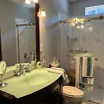 Apartment Cozy Retreat In Upscale Hills In West *