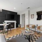 Oasis Walk To Broadway With Pool, Parking, Gym And Patio * Nashville