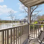 Oasis Walk To Broadway With Pool, Parking, Gym And Patio