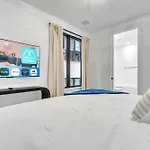 Luxury Hot Tub & Rooftop Deck Downtown * Nashville
