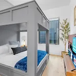 Luxury Hot Tub & Rooftop Deck Downtown Holiday home Nashville