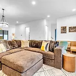 Luxury Hot Tub & Rooftop Deck Downtown * Nashville