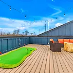Rooftop Hot Tub Game Barrel Sauna * Nashville