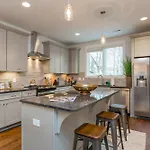 2 Chic Townhomes Near Geodis Sleeps 22