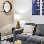 The Tennessee Whiskey In West End-vandy- Uber To Broadway Holiday home