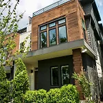 The Urban River - 4br Getaway Holiday home *