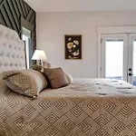 The Urban River - 4br Getaway