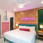 Giddy Up On Music Row - Rooftop Hot Tub Retreat