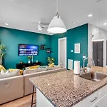 Holiday home Huge Roof Deck With Games 10 Mins To Broadway Nashville