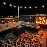 Huge Roof Deck With Games 10 Mins To Broadway Holiday home Nashville
