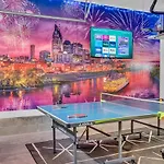 Huge Roof Deck With Games 10 Mins To Broadway *