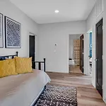 Huge Roof Deck With Games 10 Mins To Broadway Holiday home