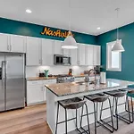 Huge Roof Deck With Games 10 Mins To Broadway Holiday home