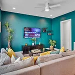 Holiday home Huge Roof Deck With Games 10 Mins To Broadway Nashville