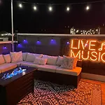 Huge Roof Deck With Games 10 Mins To Broadway Holiday home *