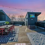 Huge Roof Deck With Games 10 Mins To Broadway Holiday home