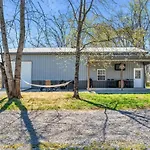 The Den At J-Barn - Secluded Retreat