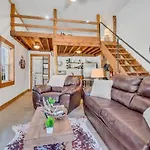 The Den At J-barn - Secluded Retreat Holiday home