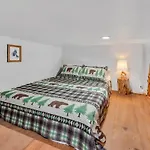 Holiday home The Den At J-barn - Secluded Retreat *