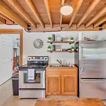 The Den At J-barn - Secluded Retreat *