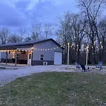 The Den At J-Barn - Secluded Retreat