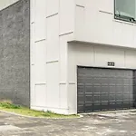 Nash Getaway - Private Rooftop Patio - Sleeps 12