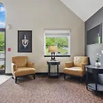 Hotel Homestay Suites 2*