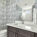 Secret Large 4bd Slp 16p 10min Broad Holiday home Nashville