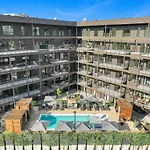 Diamonds Are Forever Bridal Condo In Downtown Nash Walk To Broadway, Heated Pool, Gym, Parking