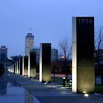 Luxury And Spacious Home With Private Garage And Fire Pit