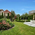 Germantown Old Grand House