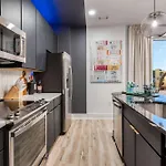 Apartment New Ph With Rooftop Lounge And Close To Broadway *