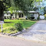 The Place Between The Lakes 4 Bedrooms 4 Beds