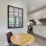 19th & Wedgewood Apartment *